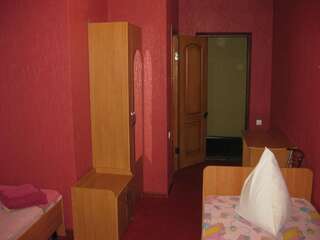 Отель Hotel Dubrava Полтава Трехместный номер с ванной комнатой-4